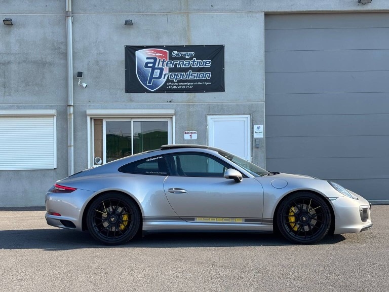 Porsche 911 991.2 Carrera 4 GTS coupé