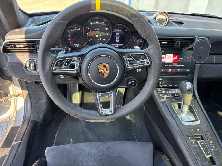 Porsche 911 991.2 Carrera 4 GTS coupé