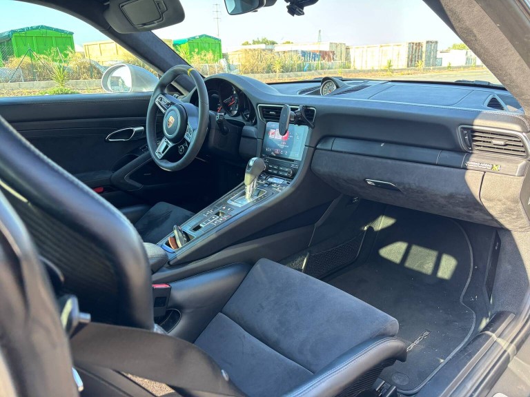 Porsche 911 991.2 Carrera 4 GTS coupé