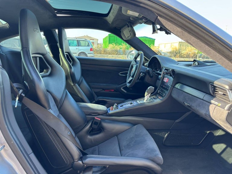 Porsche 911 991.2 Carrera 4 GTS coupé