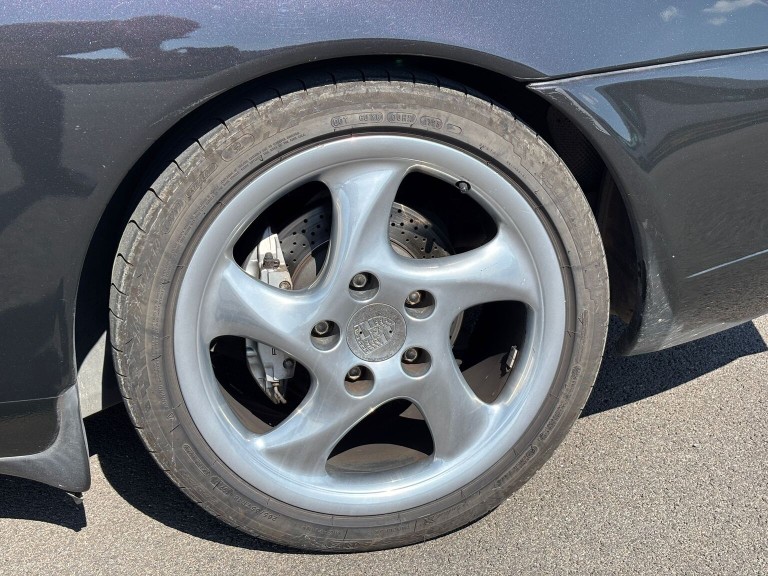 Porsche 996 Carrera 4 Millenium