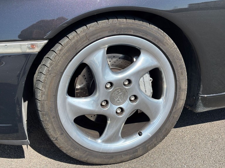 Porsche 996 Carrera 4 Millenium
